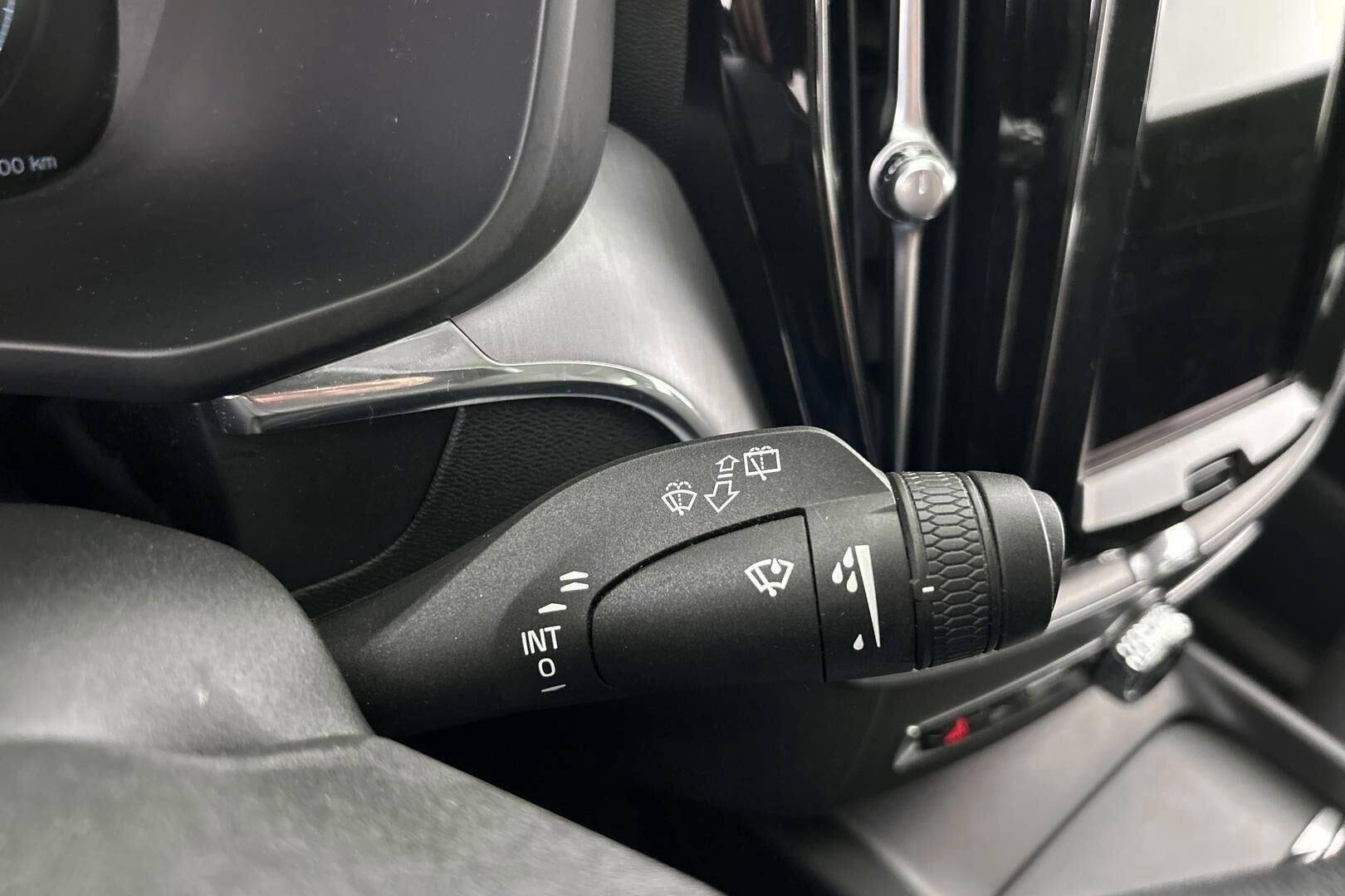 Volvo XC60 iso kuva 18