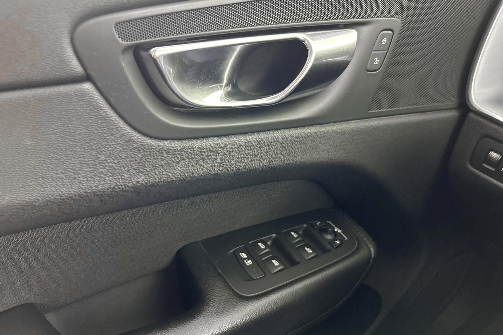 Volvo XC60 iso kuva 21