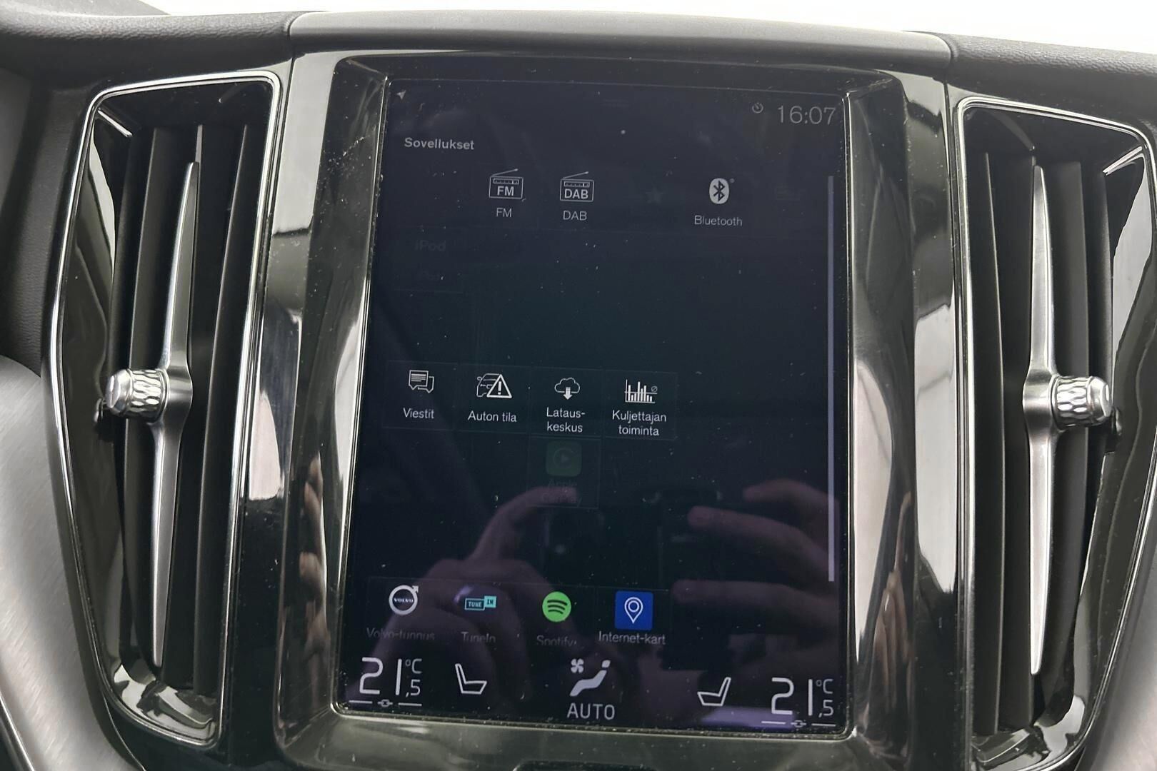 Volvo XC60 iso kuva 23