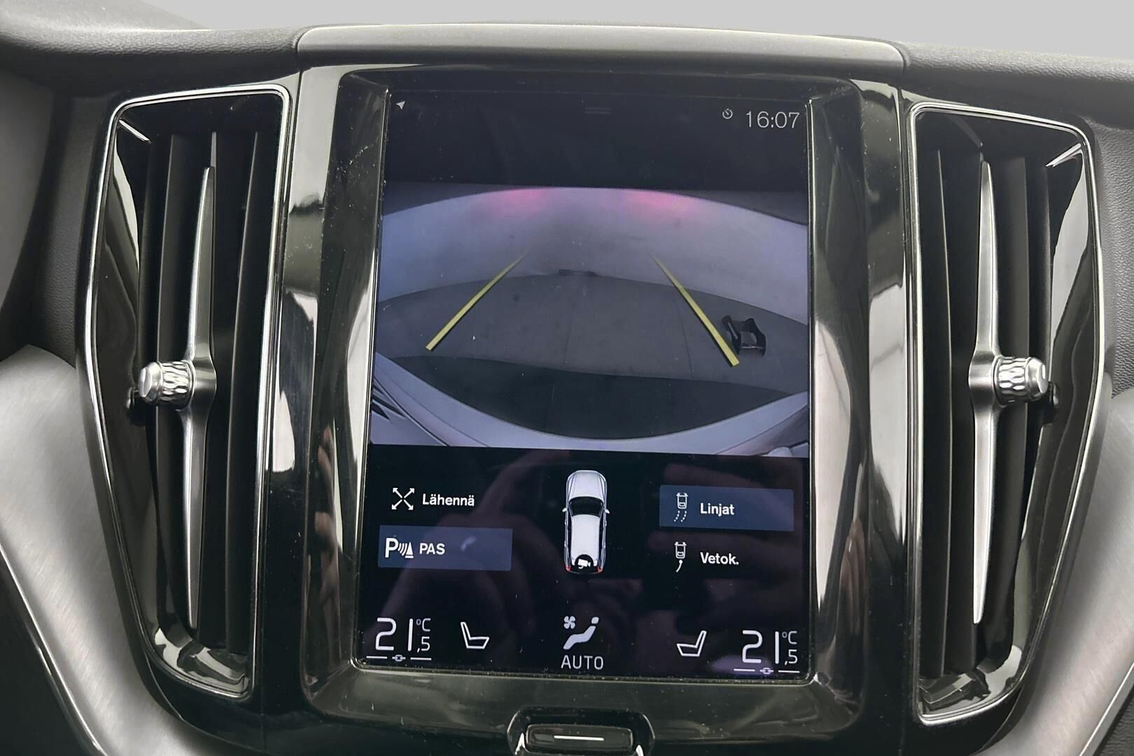 Volvo XC60 iso kuva 24