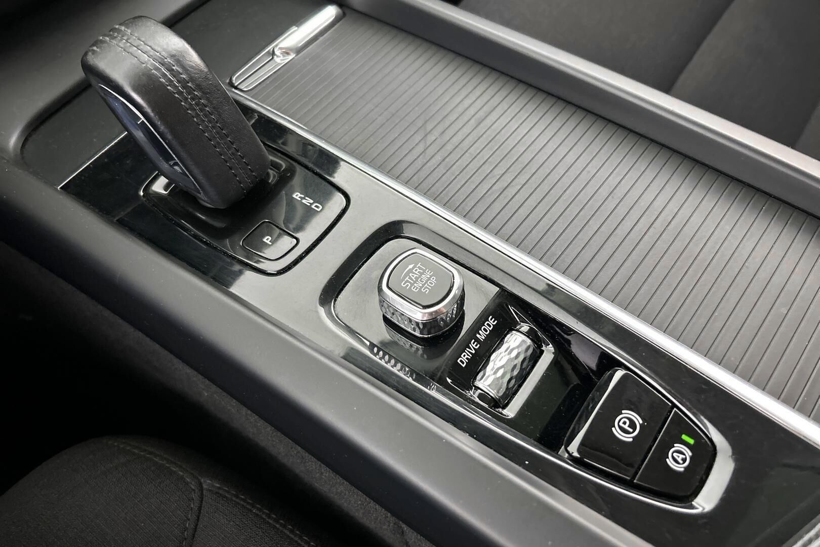 Volvo XC60 iso kuva 26