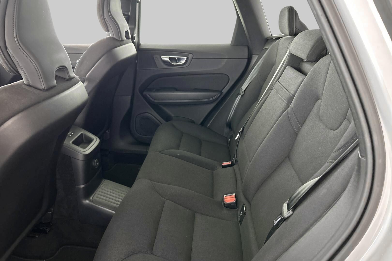 Volvo XC60 iso kuva 9