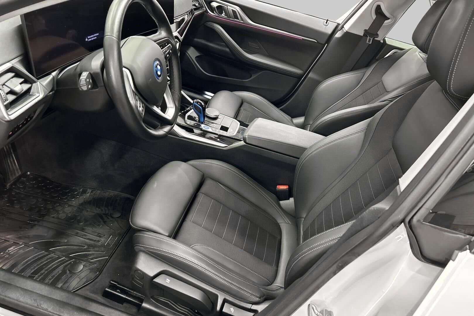 BMW i4 iso kuva 8