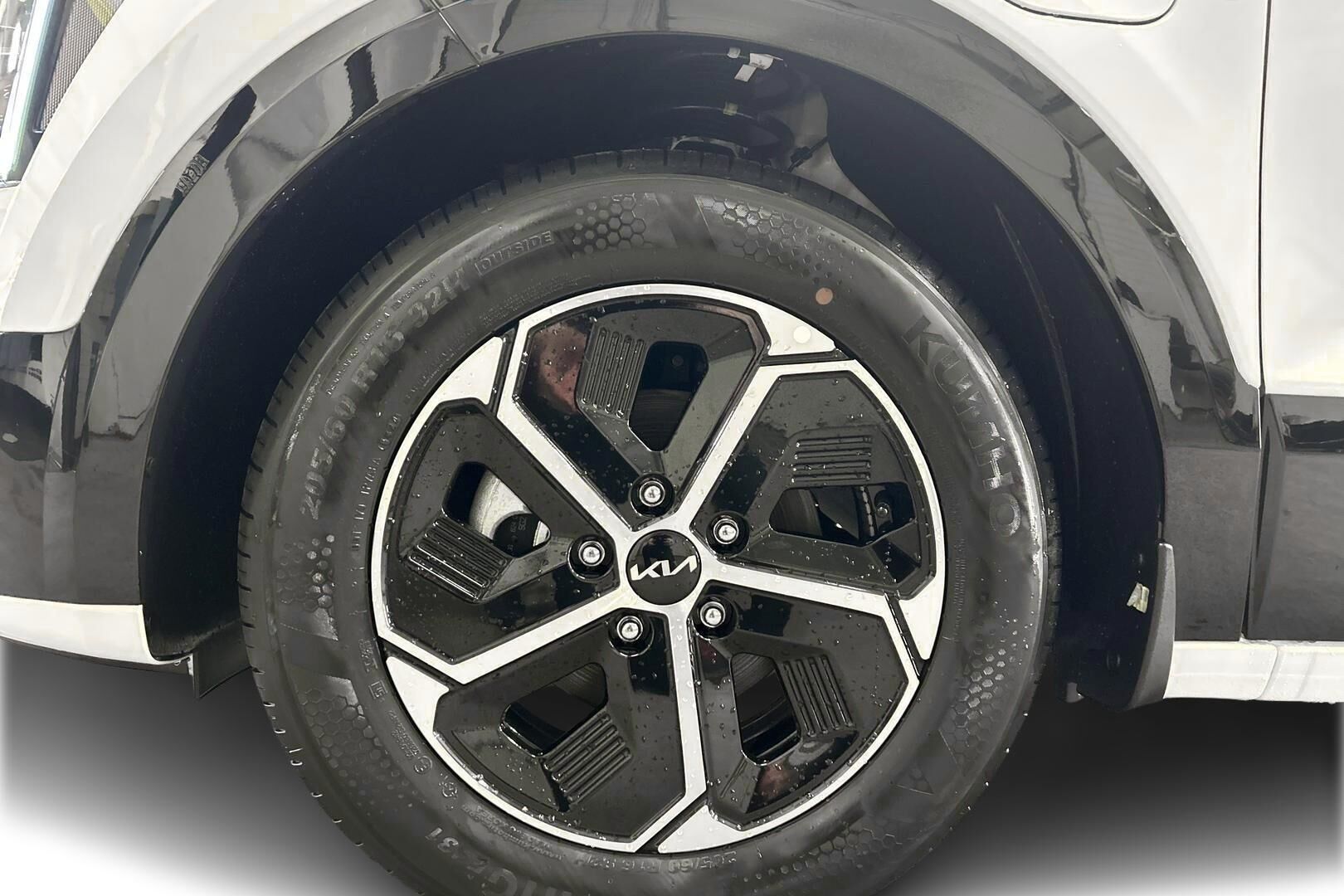 Kia Niro iso kuva 11