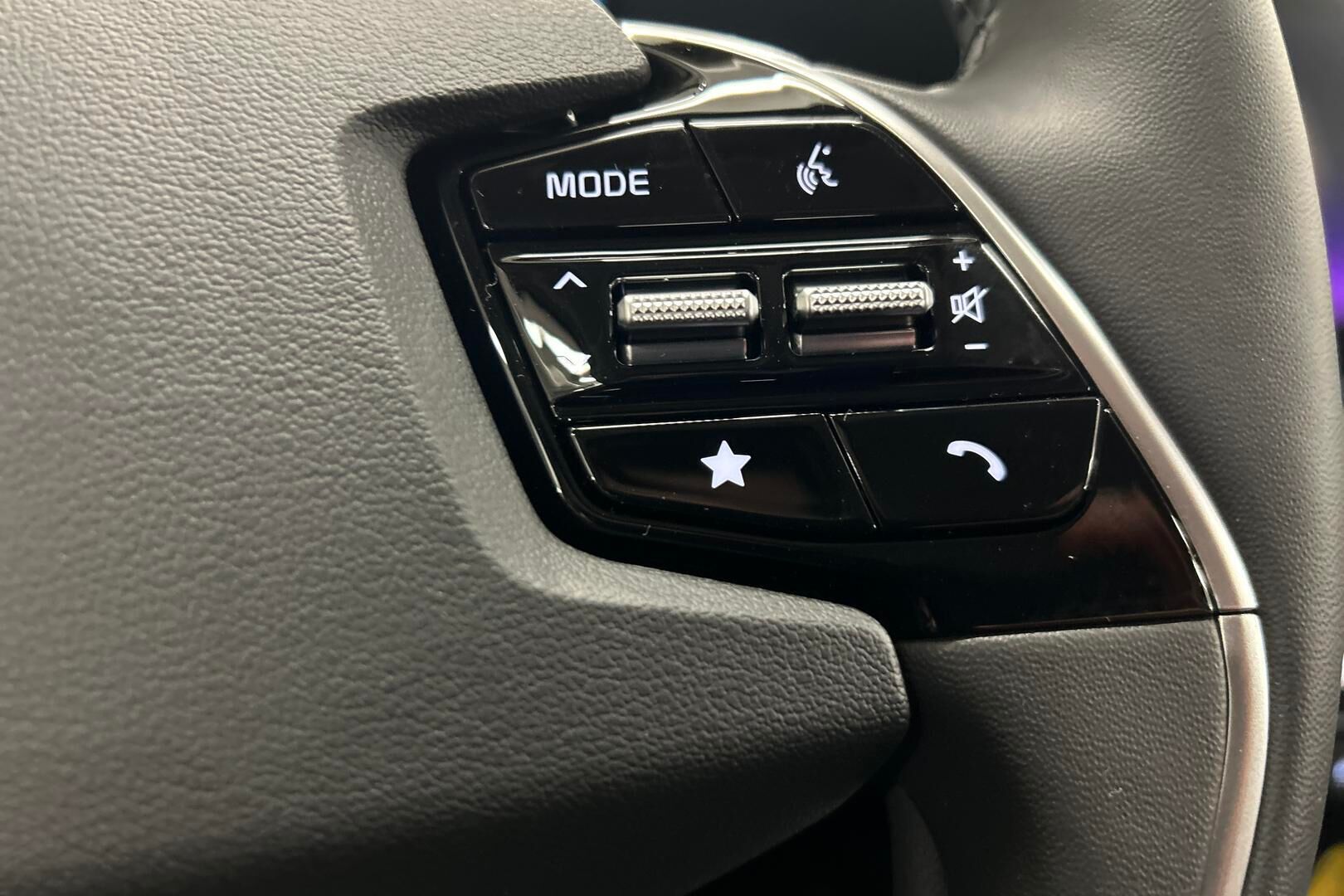 Kia Niro iso kuva 12