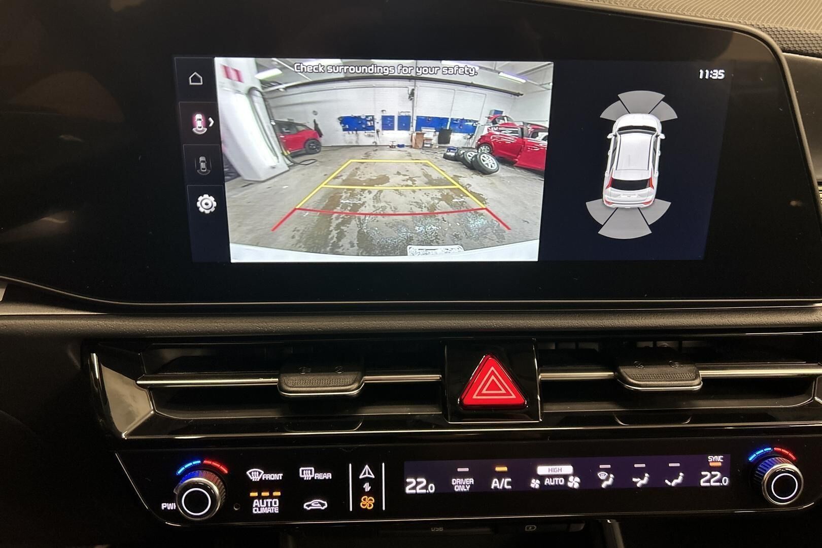 Kia Niro iso kuva 13
