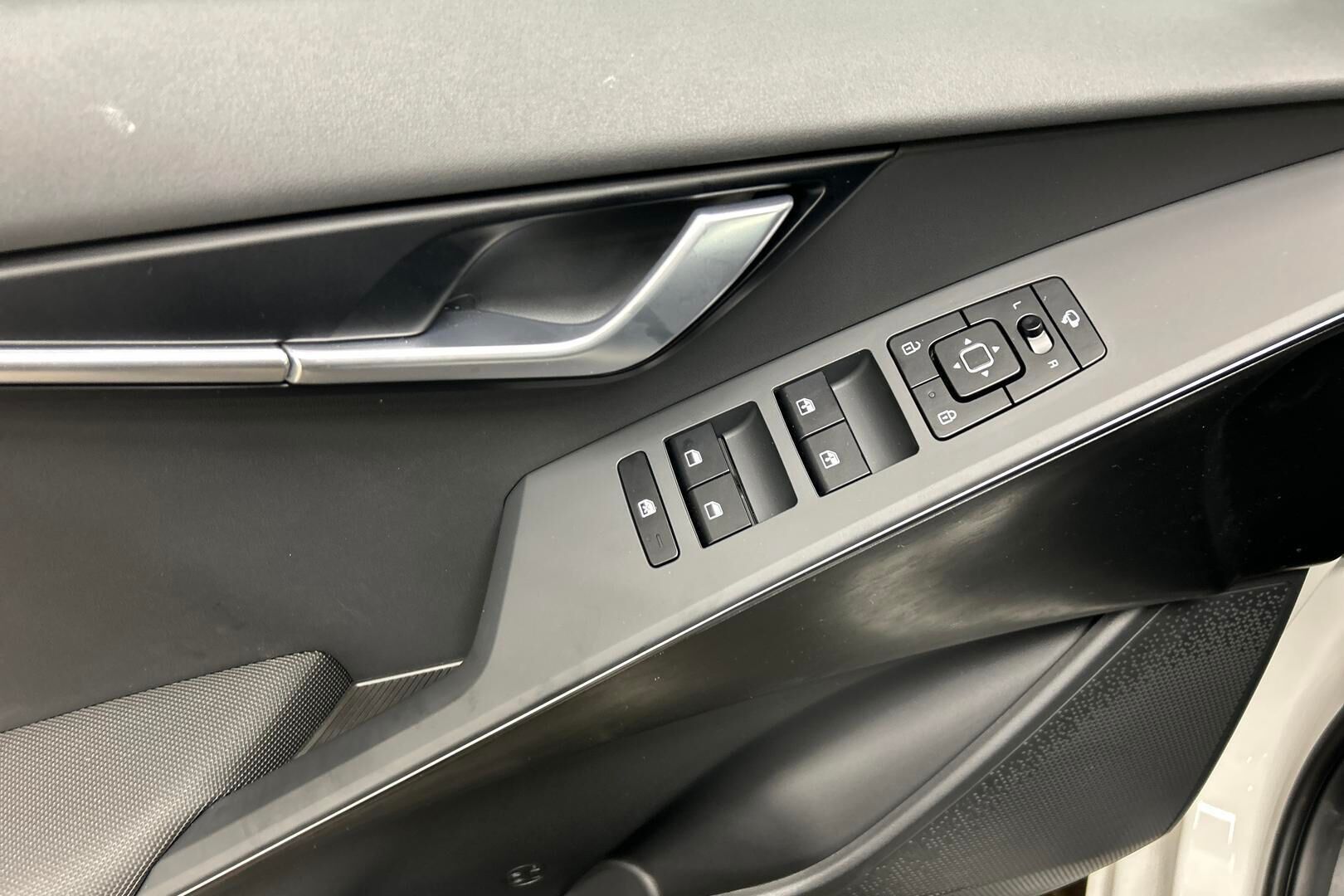 Kia Niro iso kuva 21