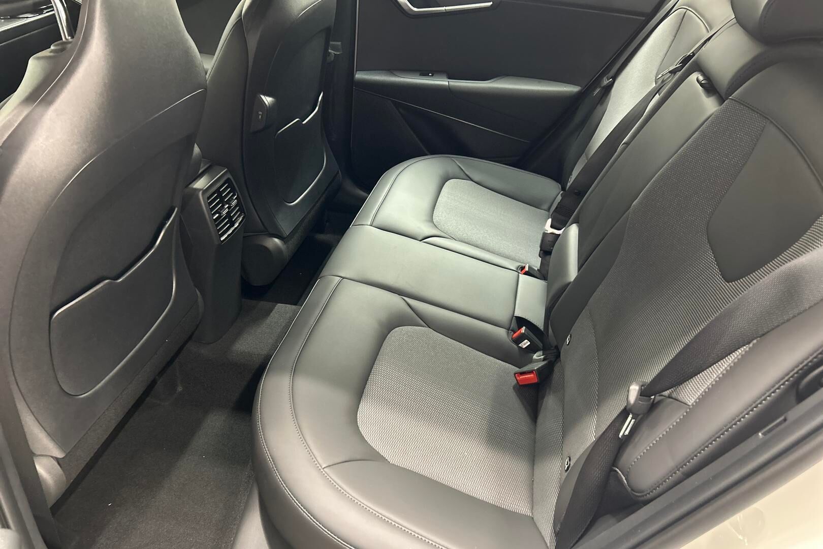 Kia Niro iso kuva 9
