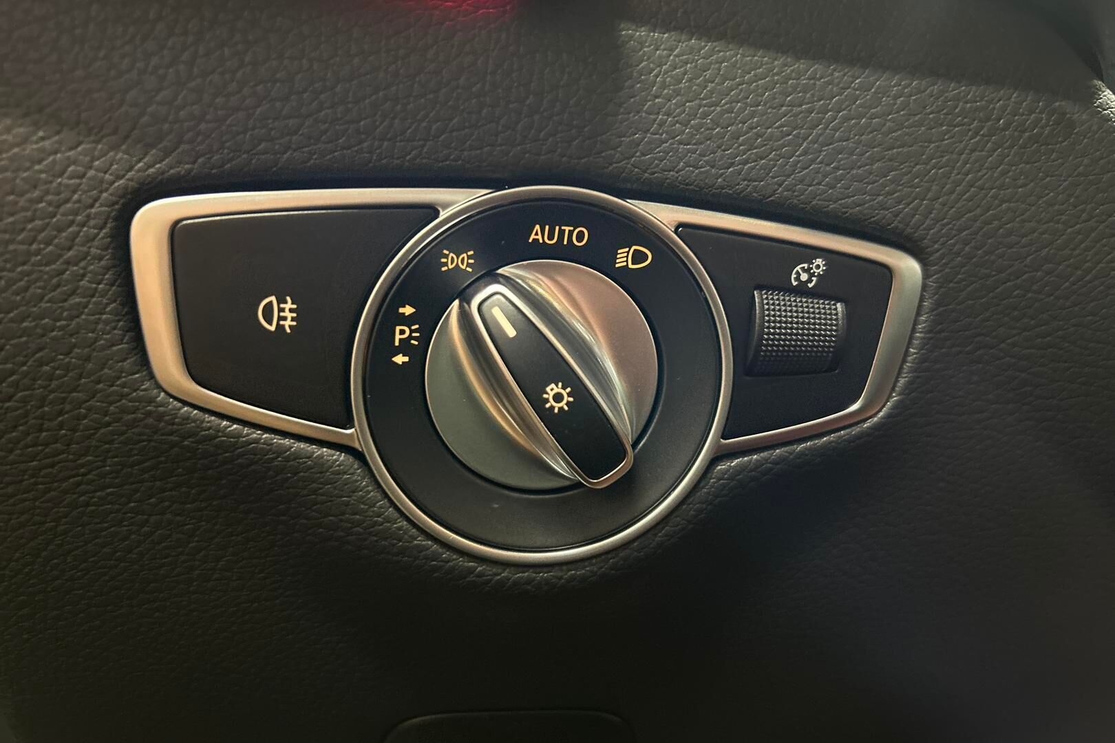 Mercedes-Benz EQC iso kuva 23