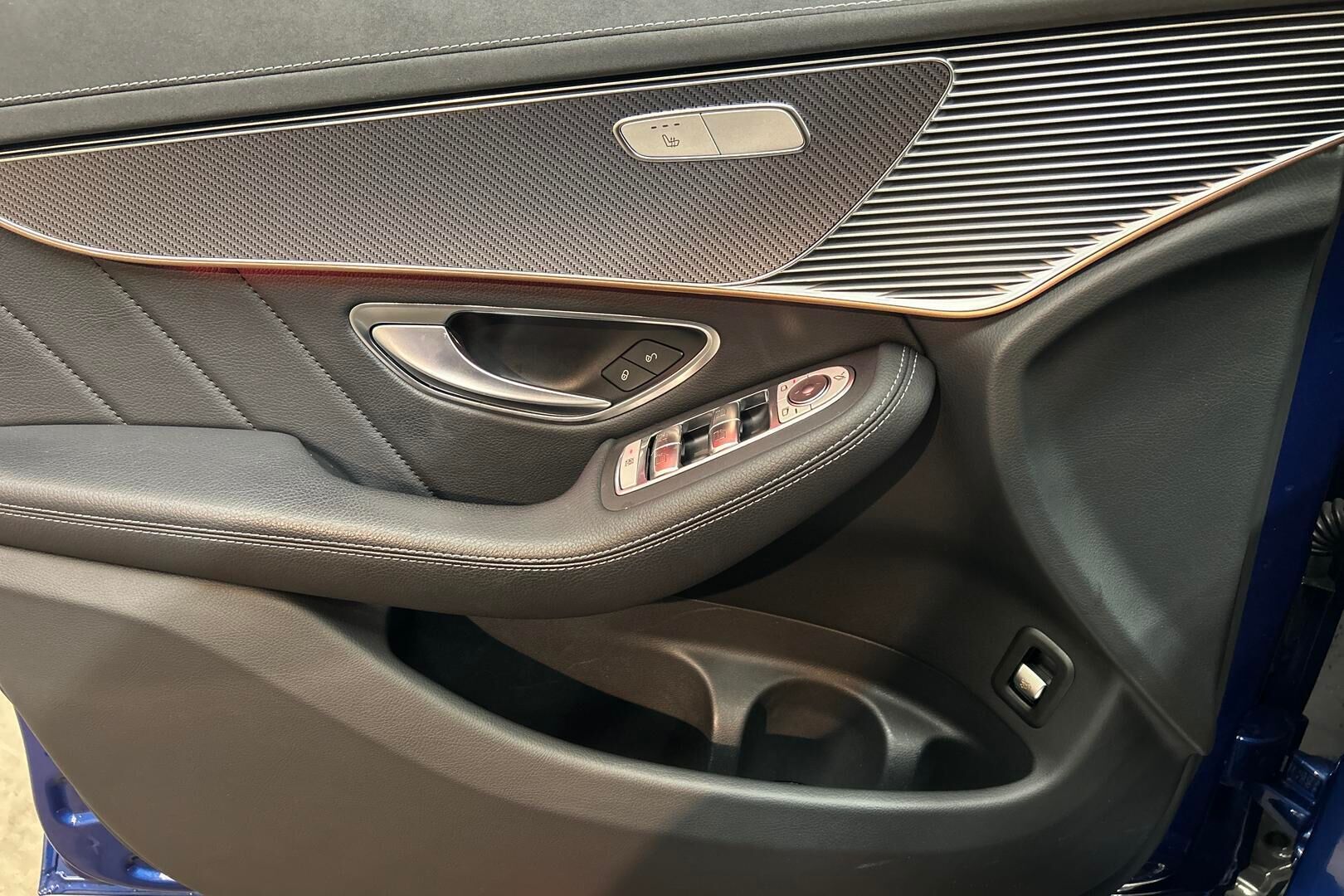 Mercedes-Benz EQC iso kuva 17