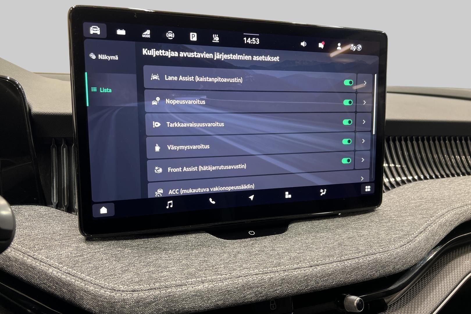 Skoda Superb iso kuva 16