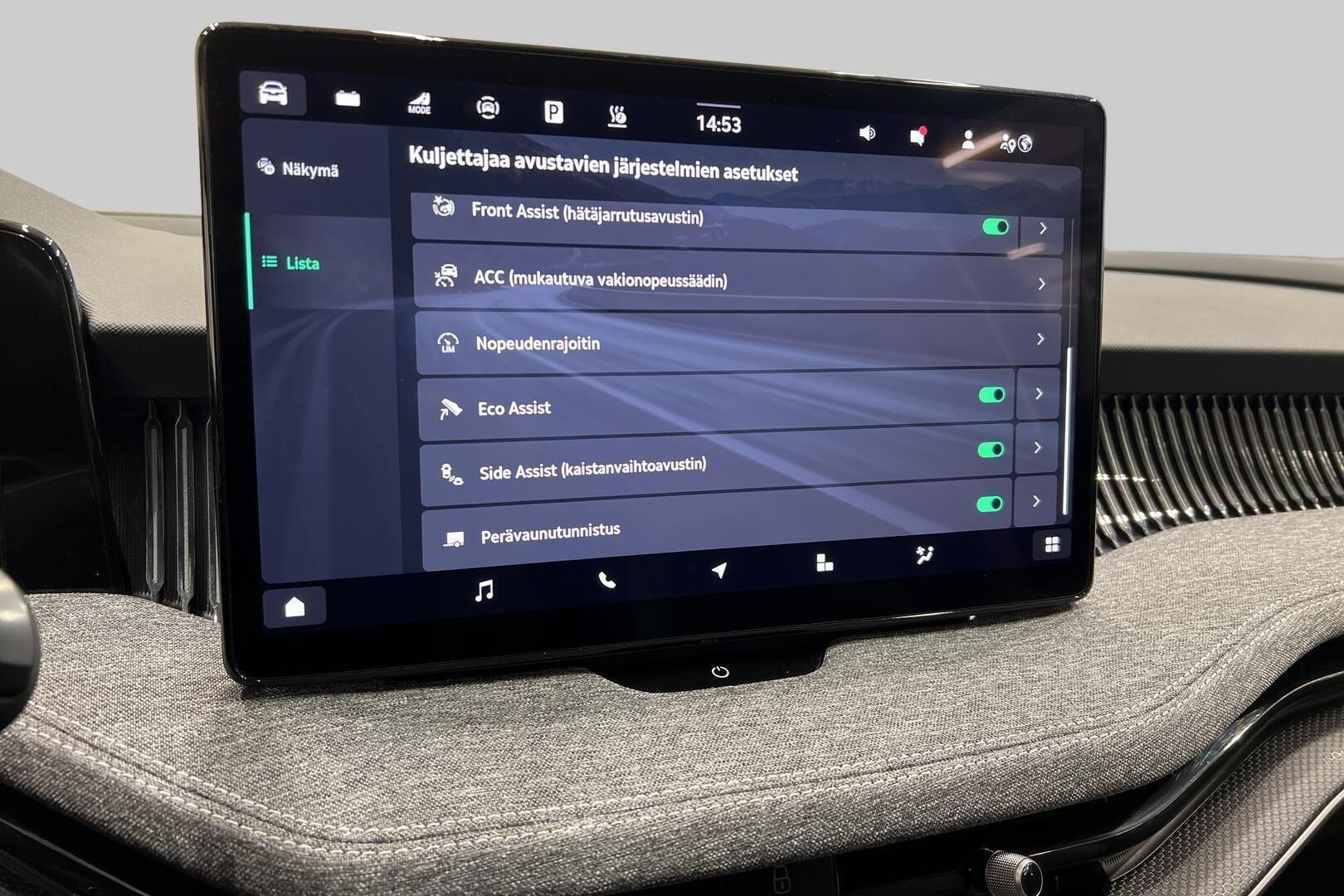 Skoda Superb iso kuva 17