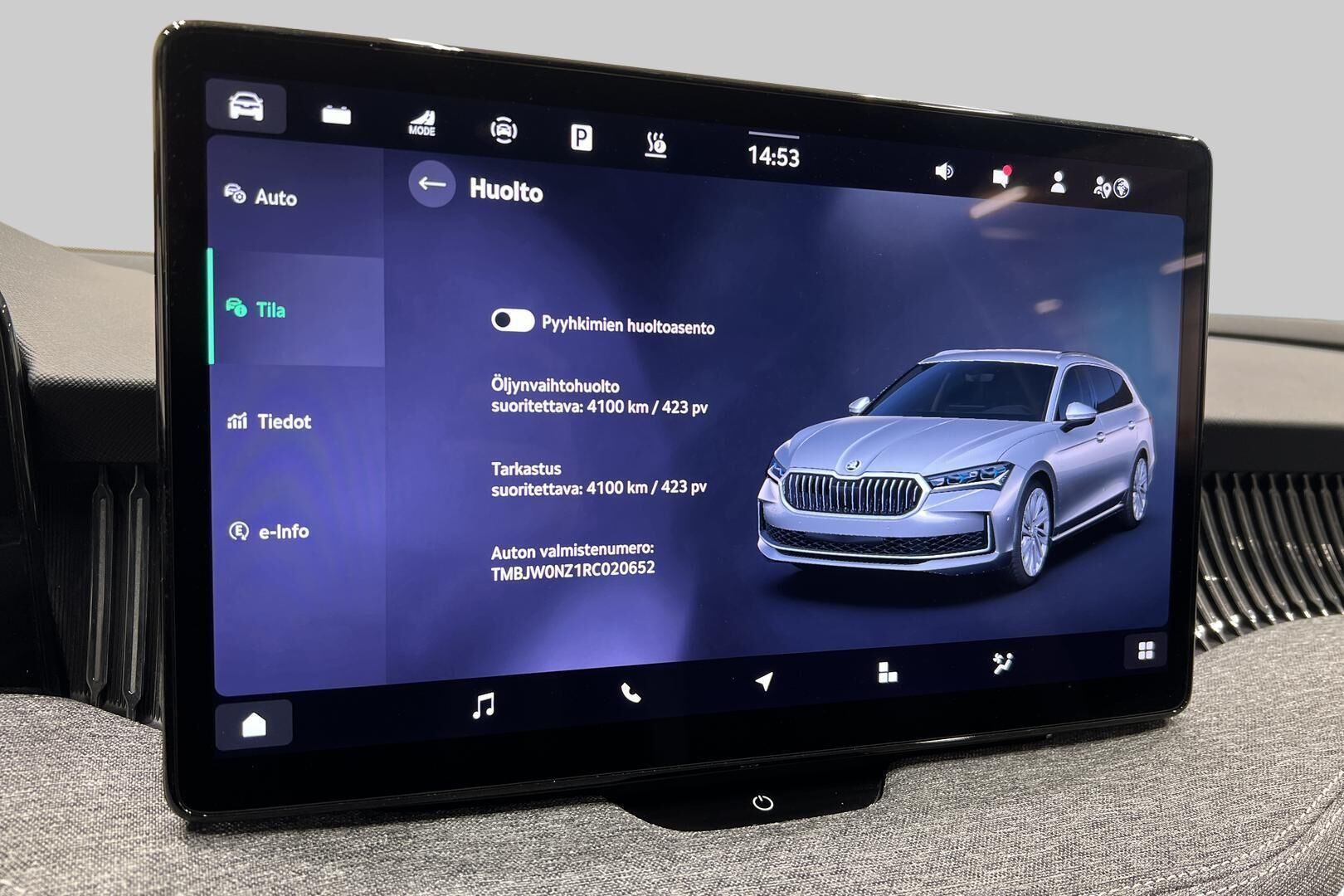 Skoda Superb iso kuva 20