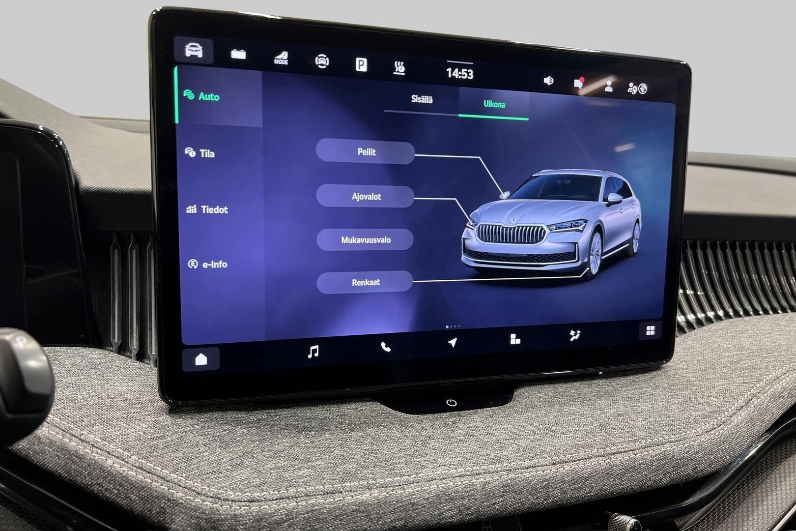 Skoda Superb iso kuva 21