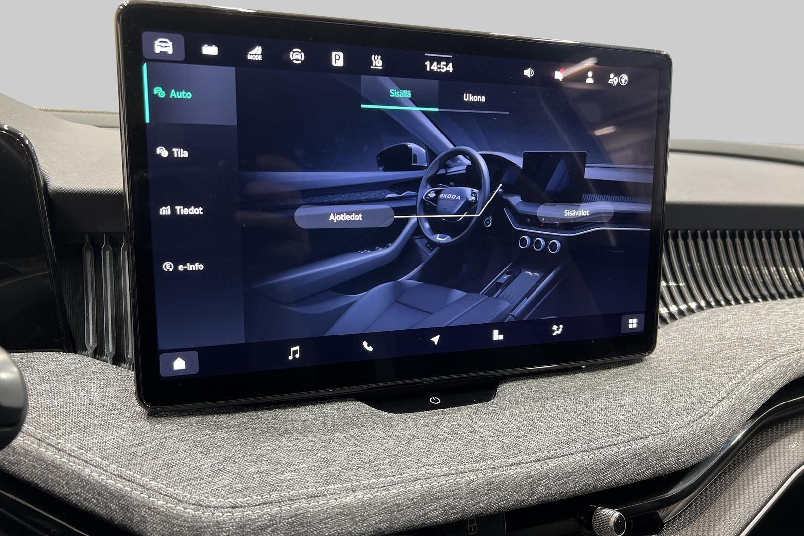 Skoda Superb iso kuva 22