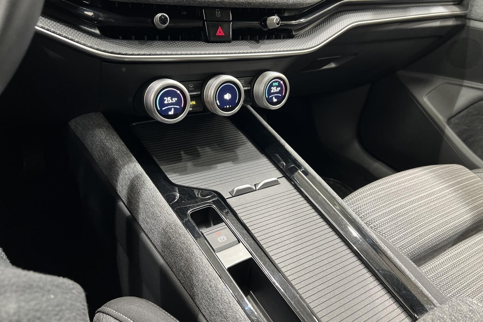 Skoda Superb iso kuva 26