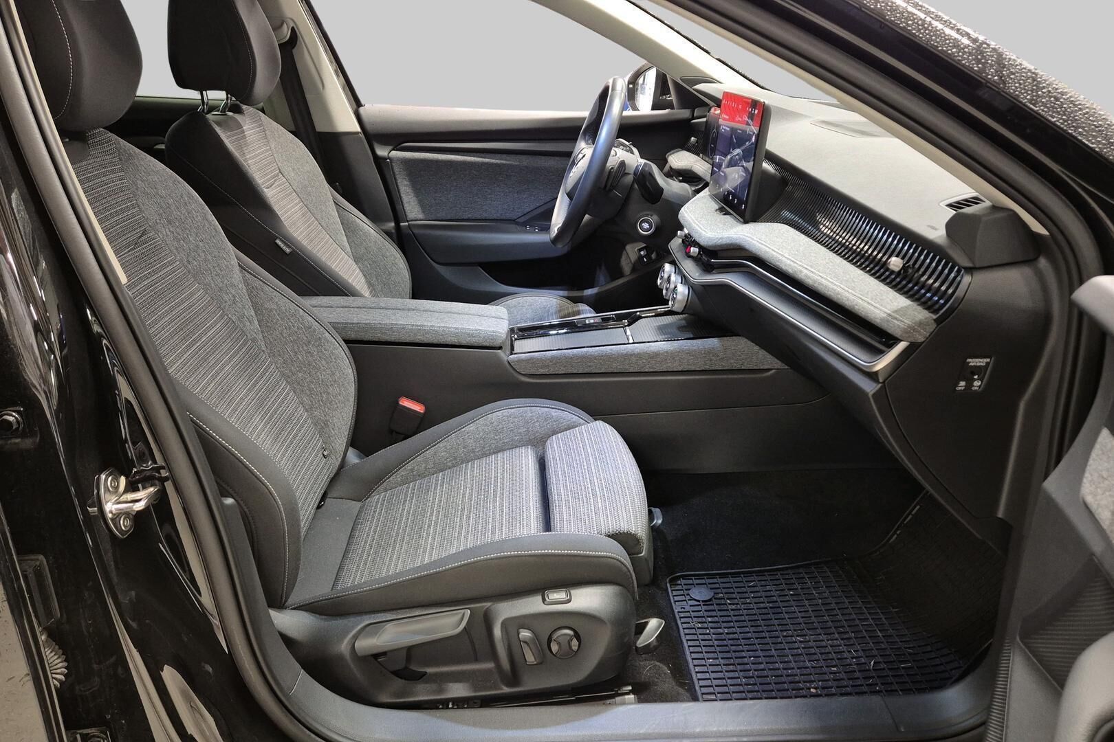 Skoda Superb iso kuva 4