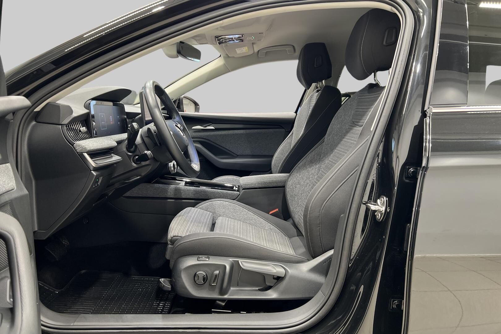 Skoda Superb iso kuva 7