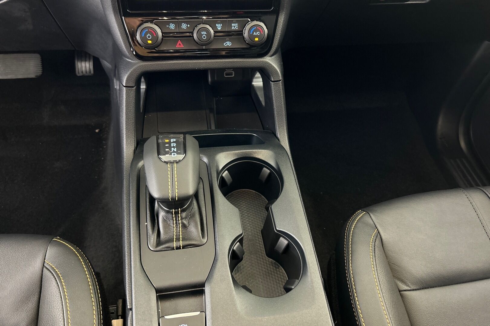 Ford Ranger iso kuva 17