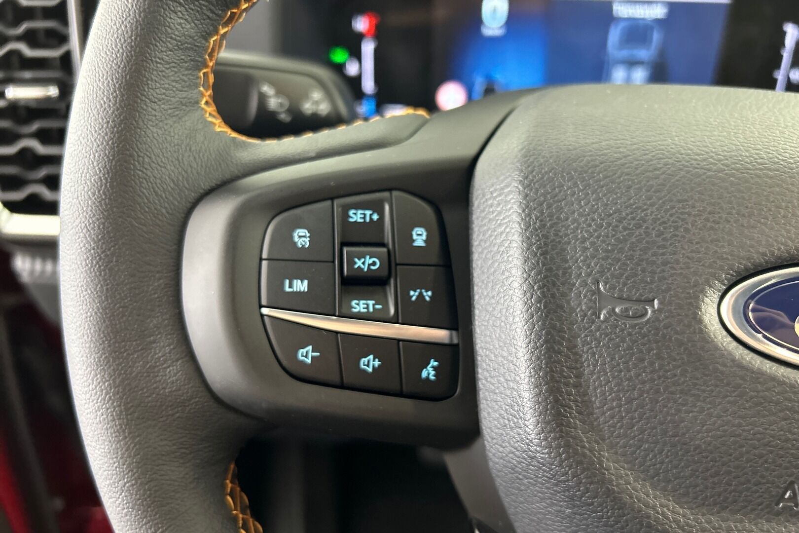 Ford Ranger iso kuva 18