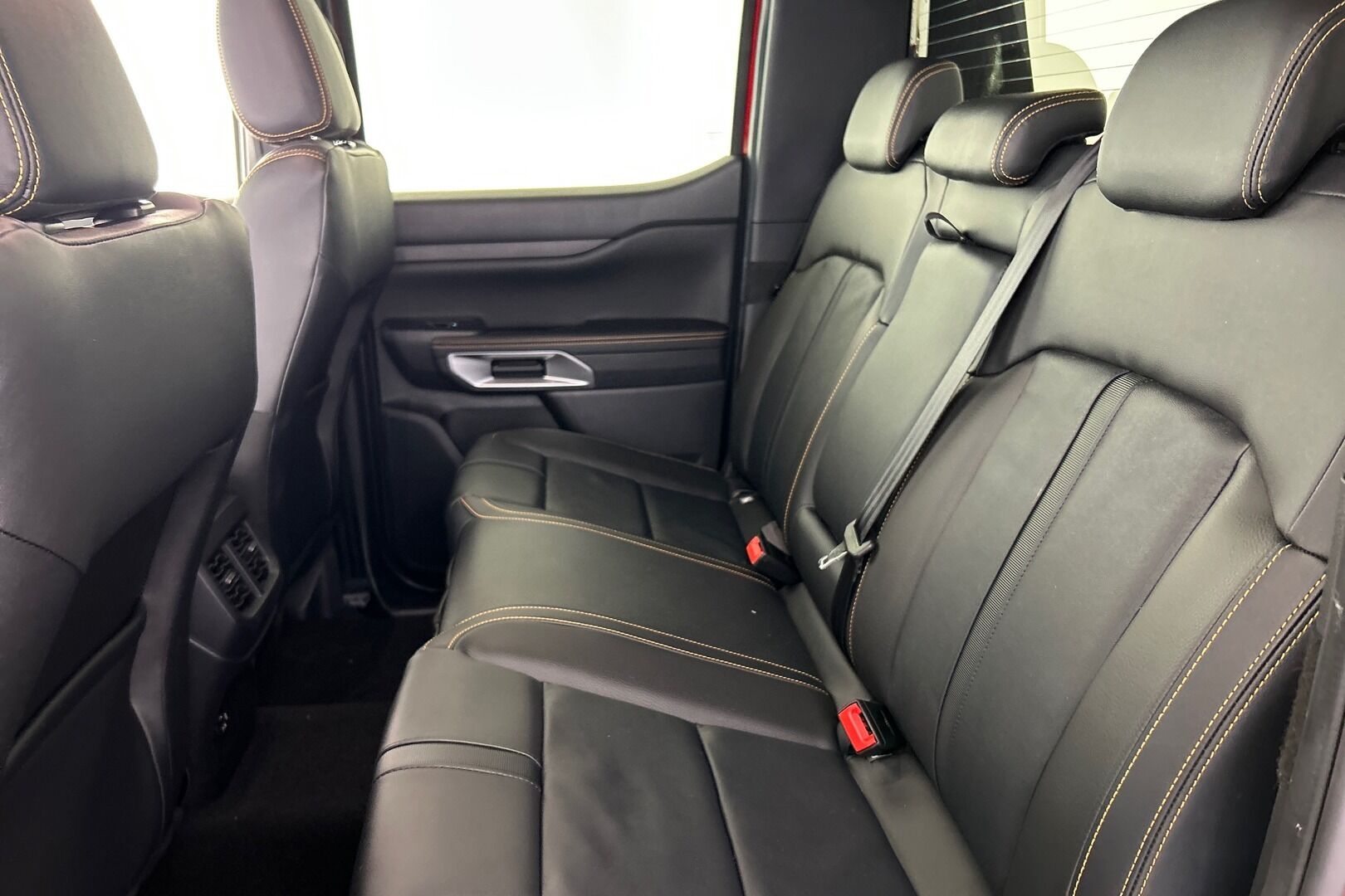 Ford Ranger iso kuva 8