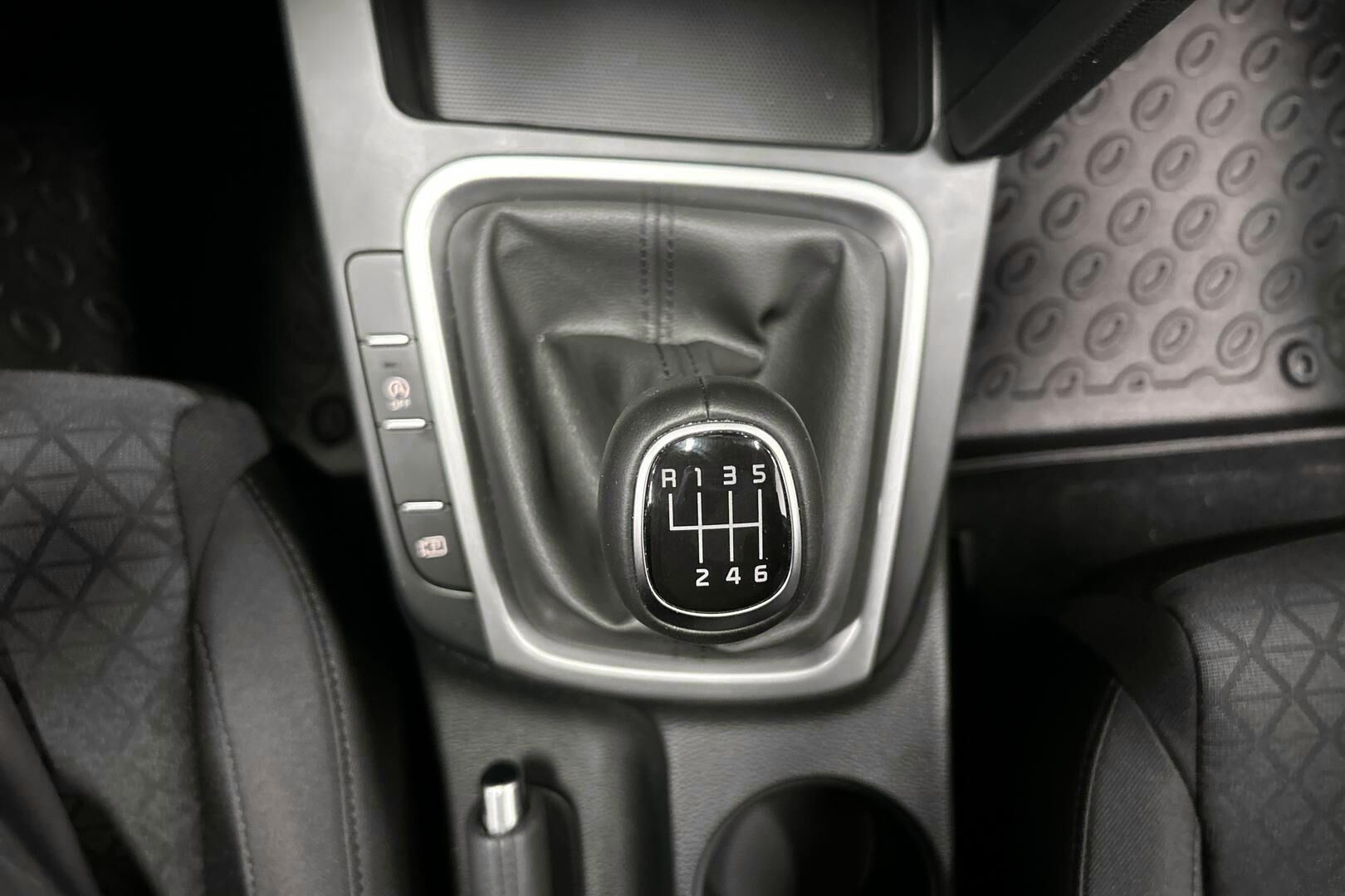 Kia Ceed iso kuva 13