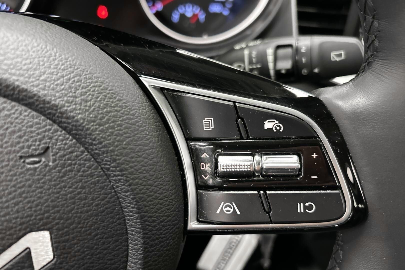 Kia Ceed iso kuva 14