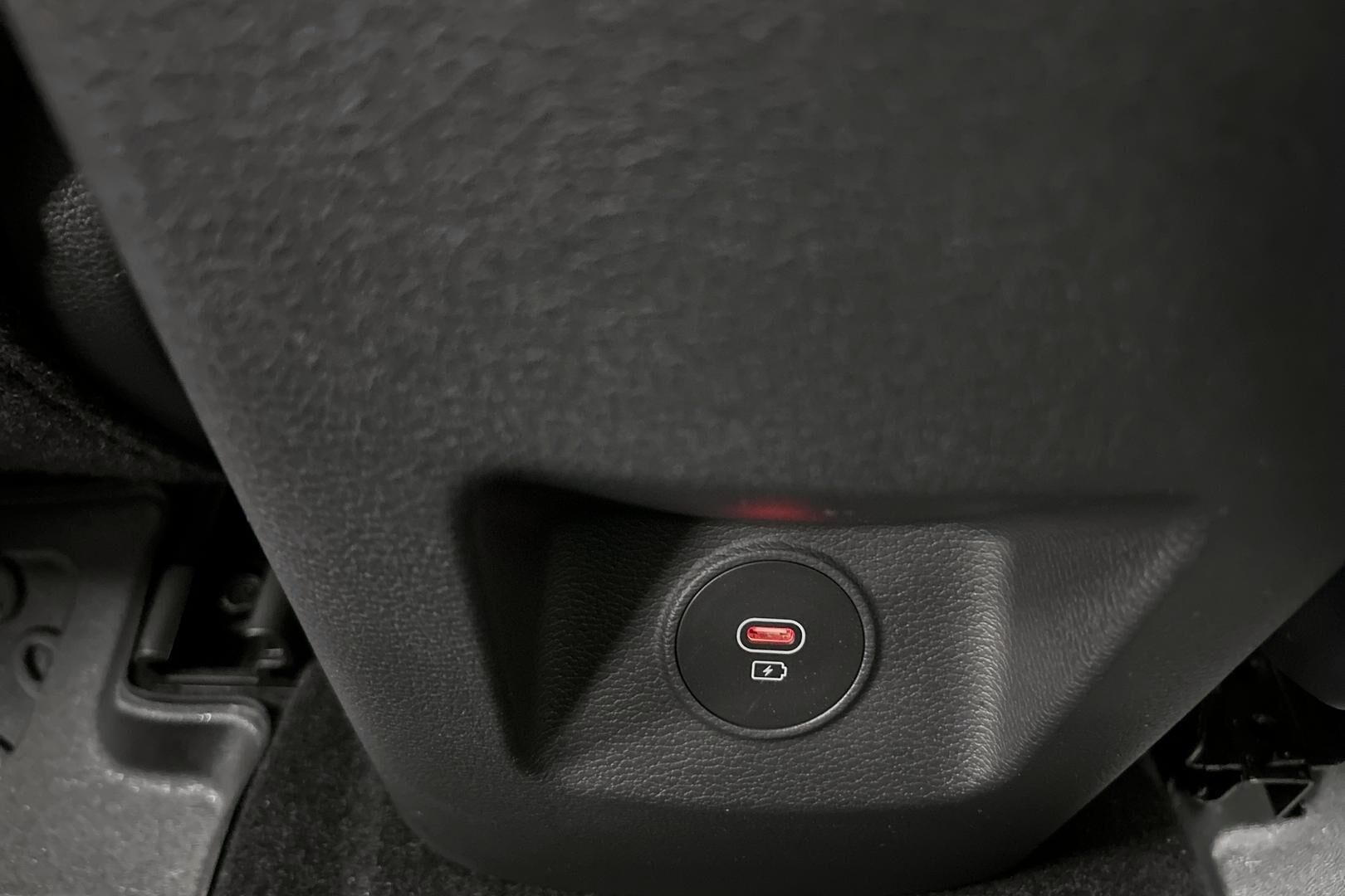 Kia Ceed iso kuva 18