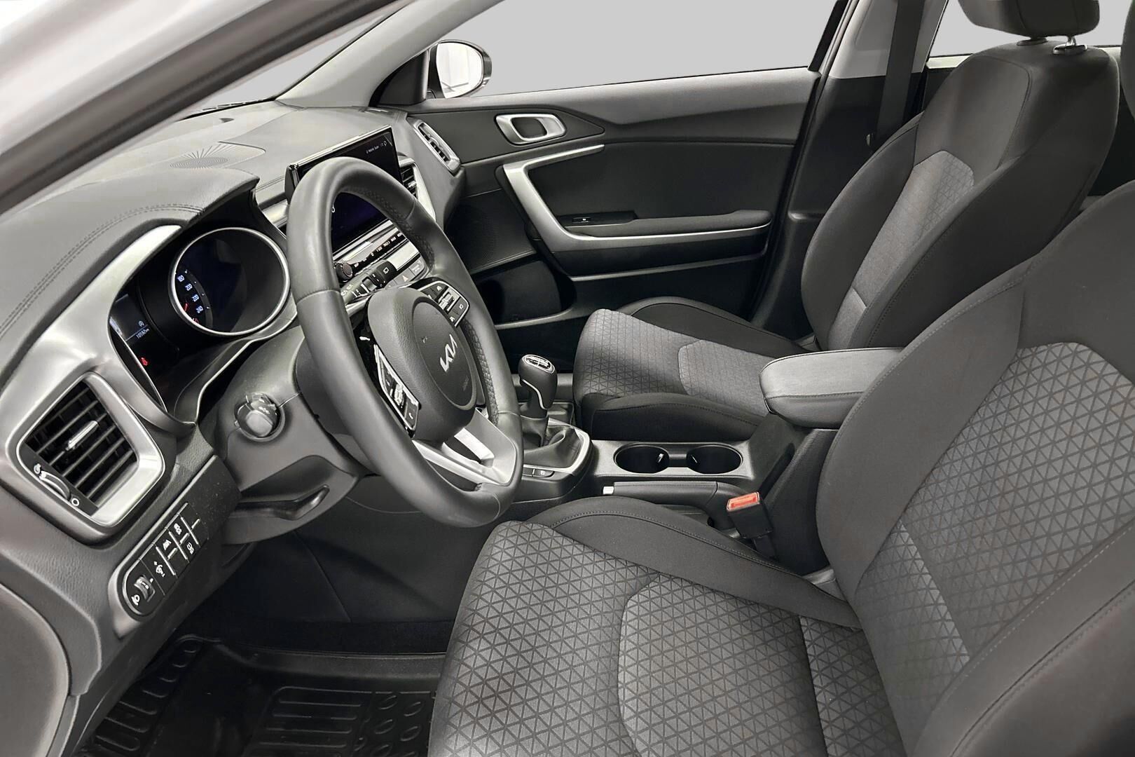 Kia Ceed iso kuva 25