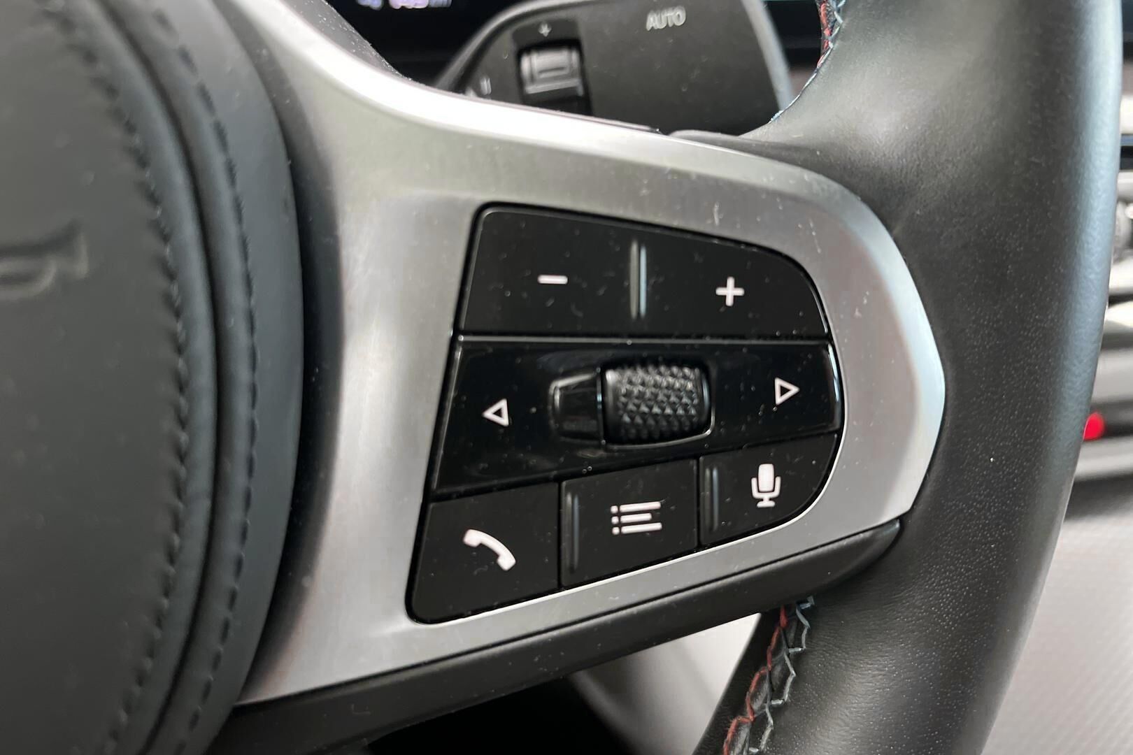 BMW i4 iso kuva 16
