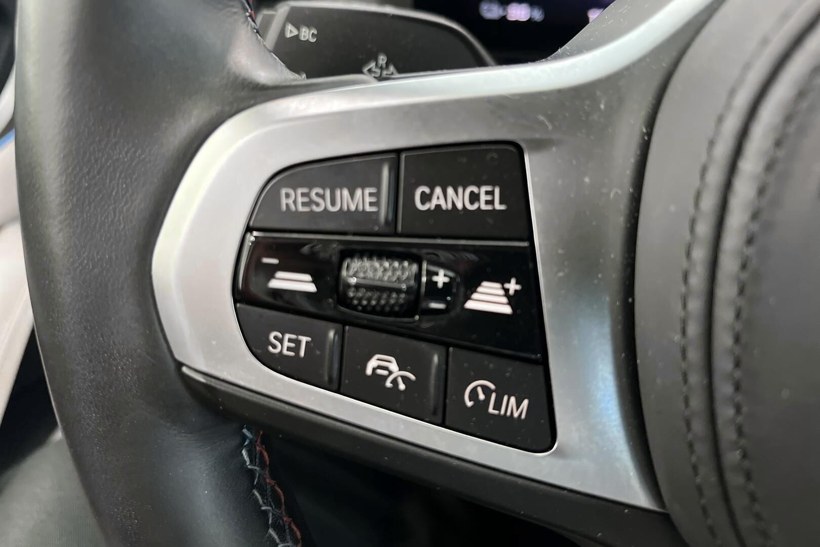 BMW i4 iso kuva 17