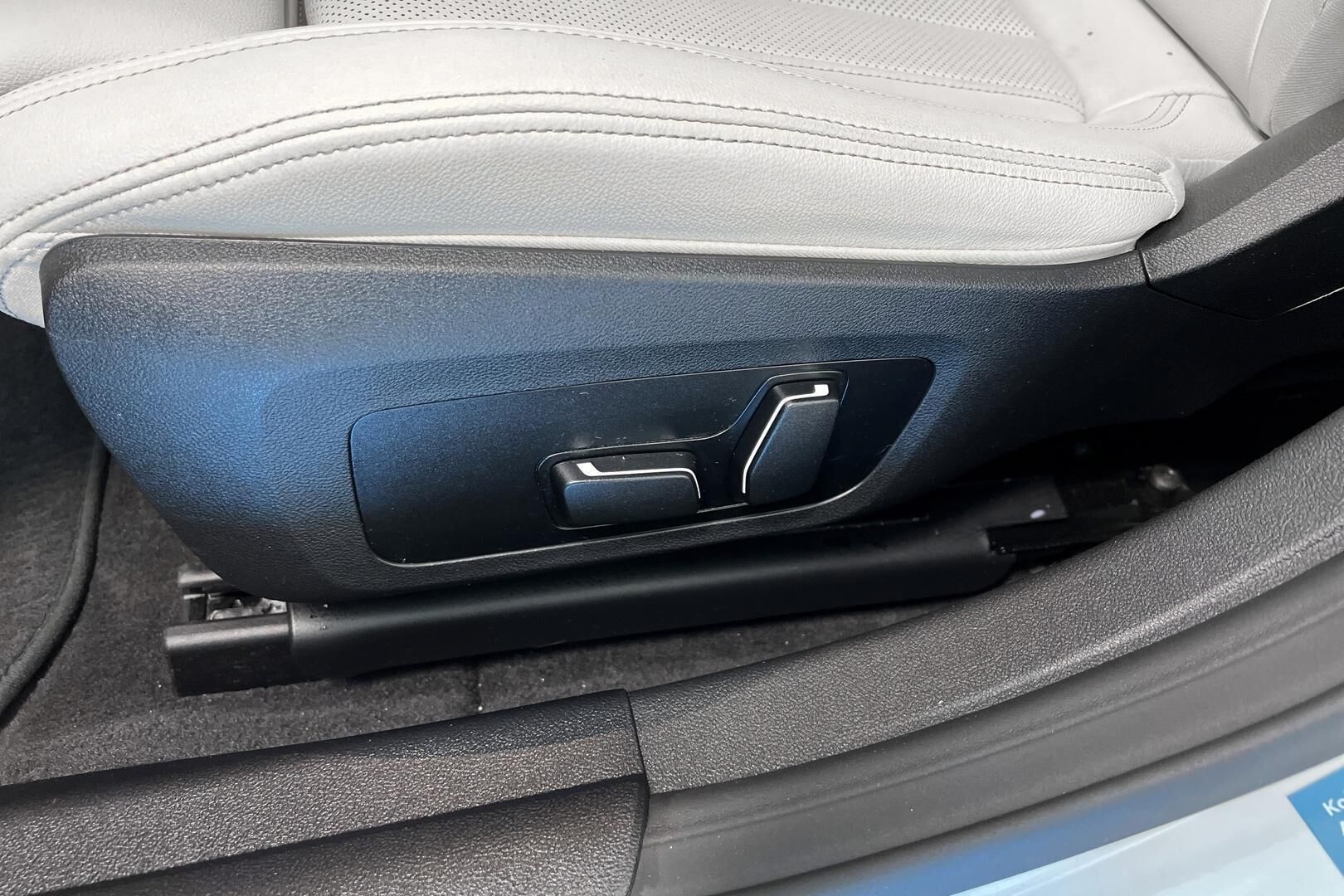 BMW i4 iso kuva 21