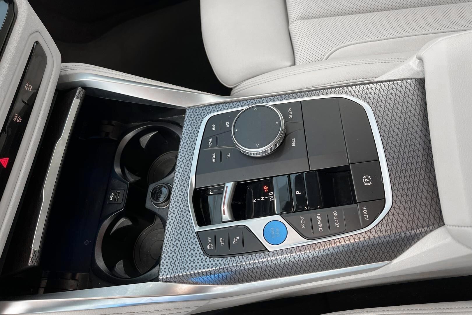 BMW i4 iso kuva 22