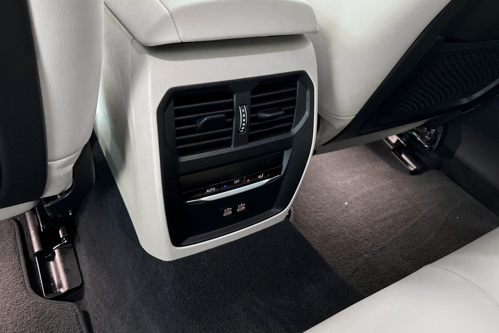 BMW i4 iso kuva 23
