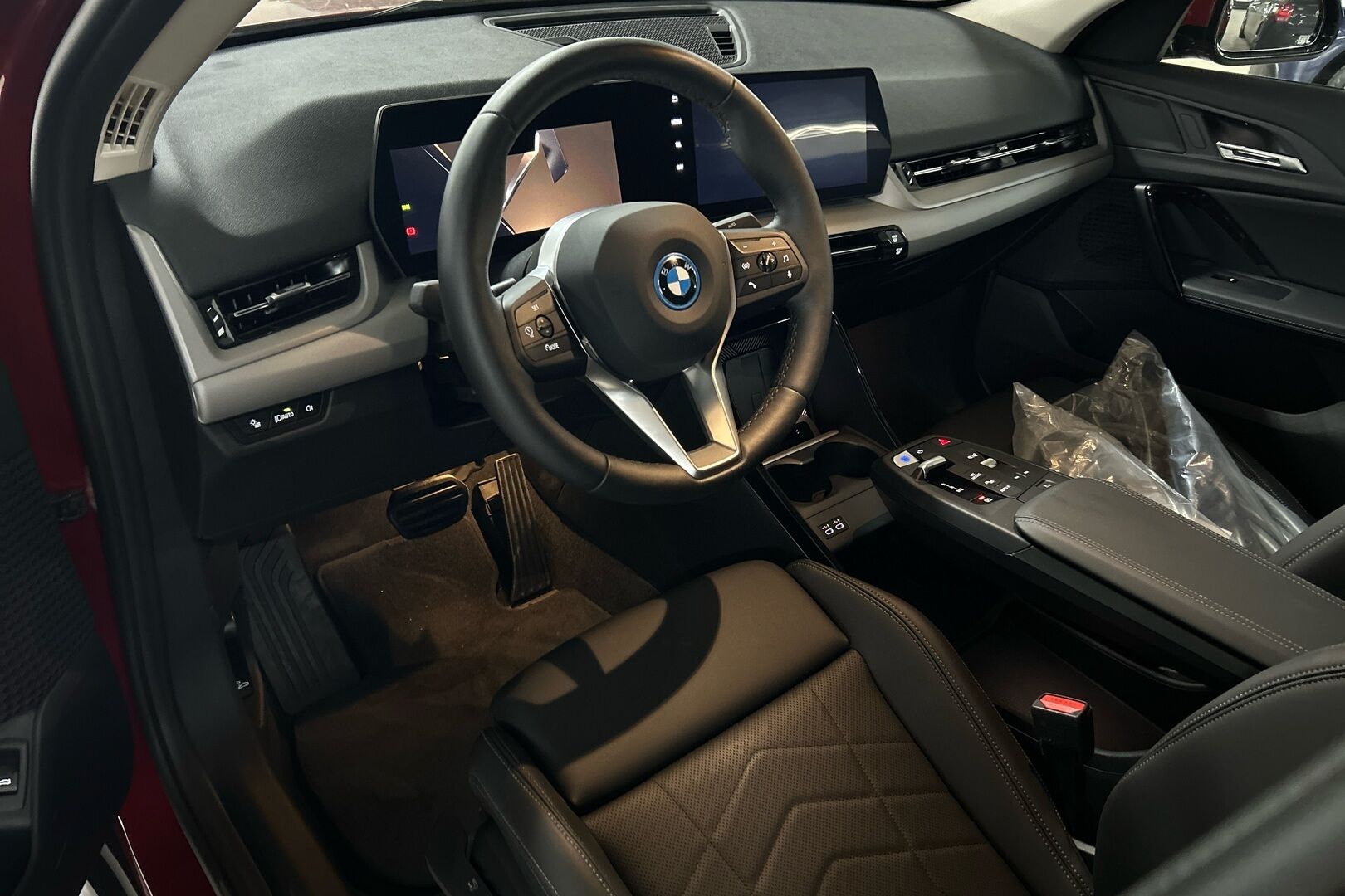 BMW iX2 iso kuva 2