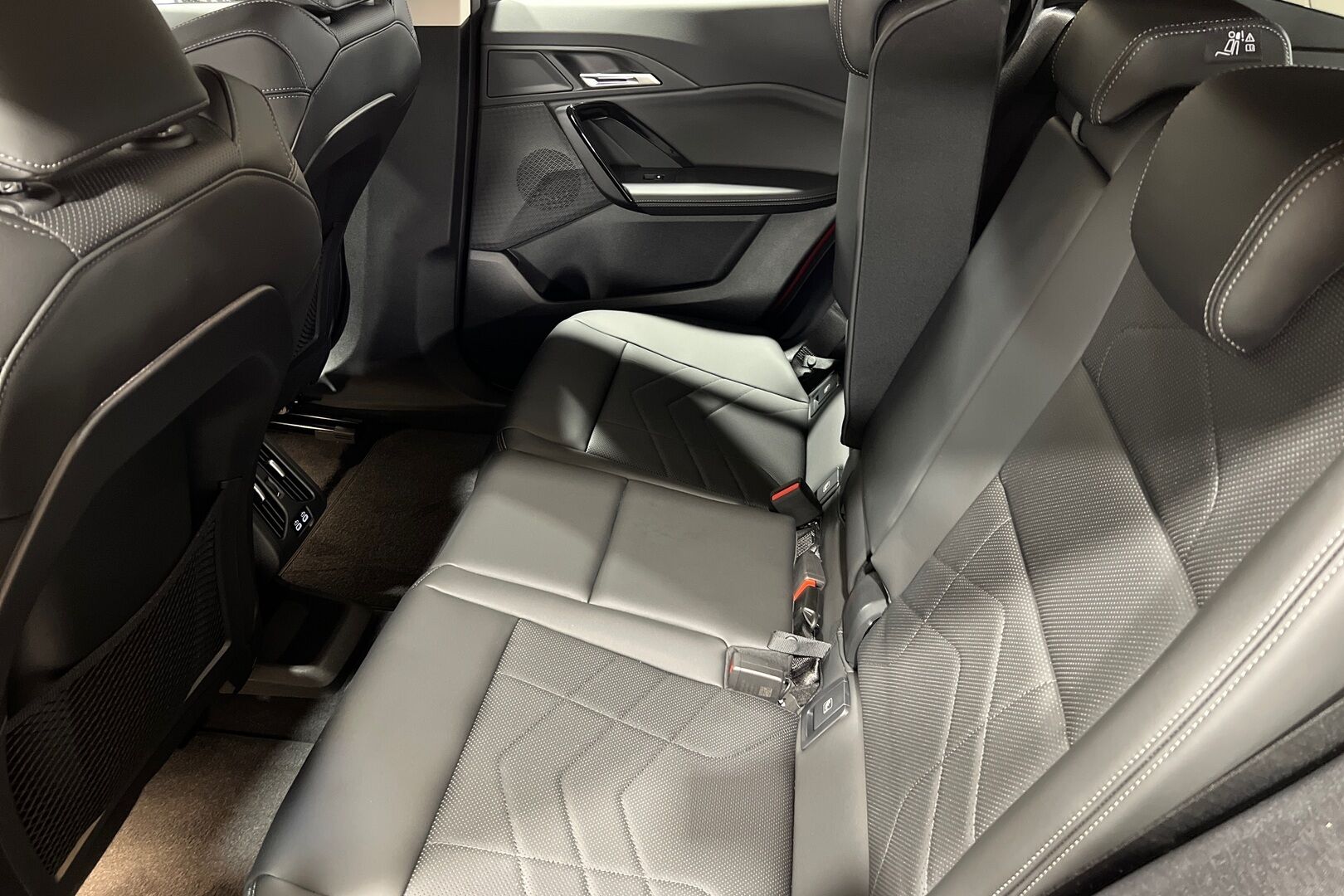 BMW iX2 iso kuva 10