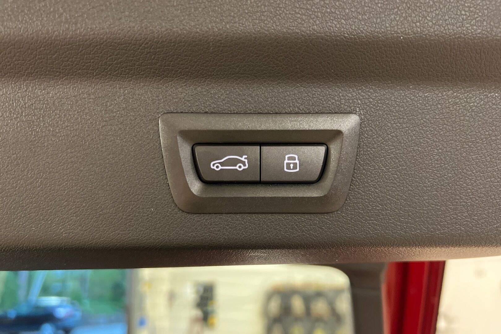 BMW iX2 iso kuva 13