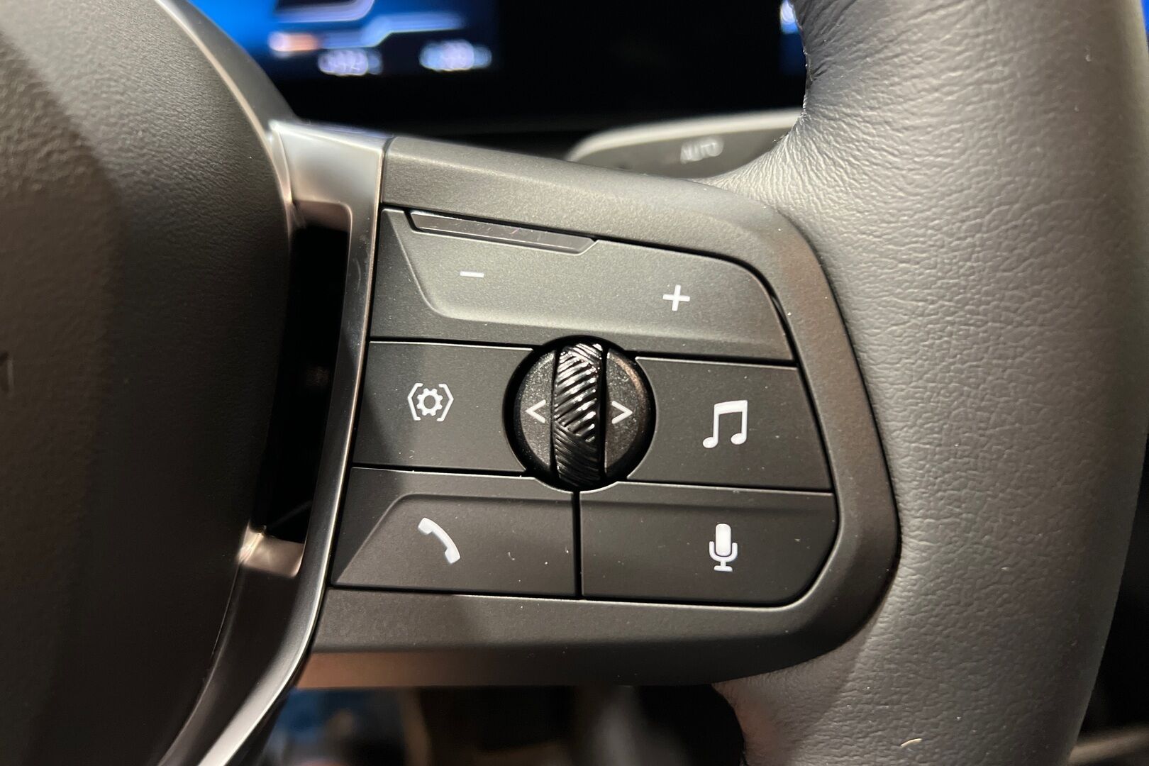 BMW iX2 iso kuva 14