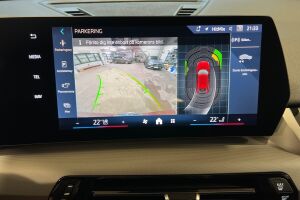 BMW iX2 esikatselu 20