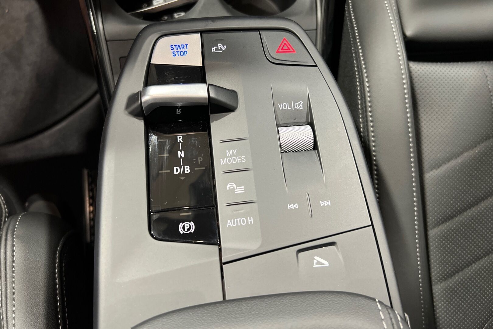 BMW iX2 iso kuva 18