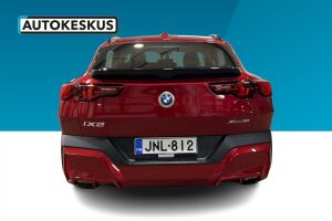 BMW iX2 esikatselu 11