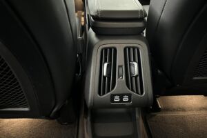 BMW iX2 esikatselu 26