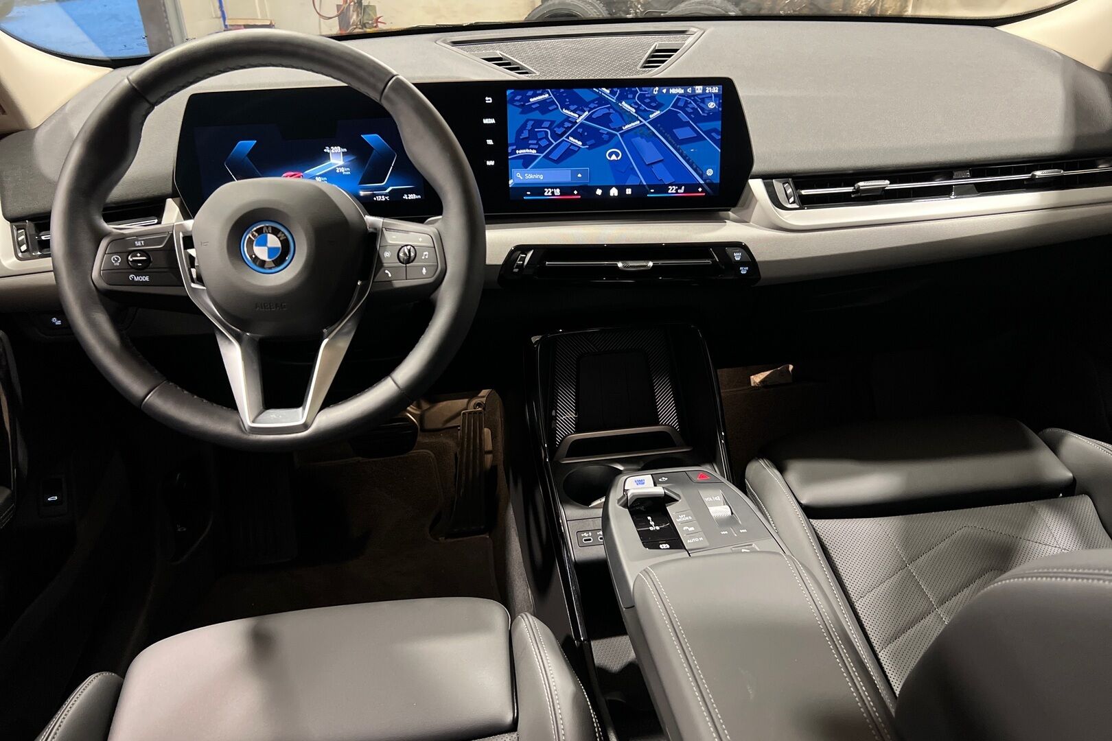 BMW iX2 iso kuva 8