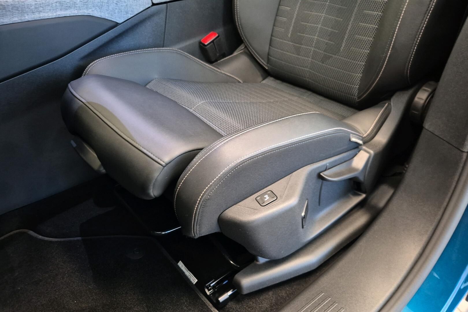Peugeot 3008 iso kuva 18