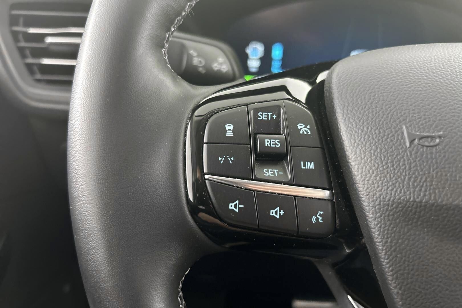 Ford Kuga iso kuva 23