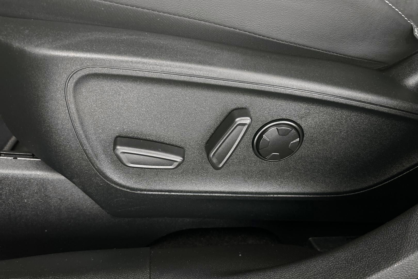 Ford Kuga iso kuva 27