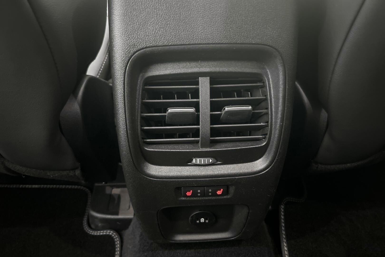 Ford Kuga iso kuva 28