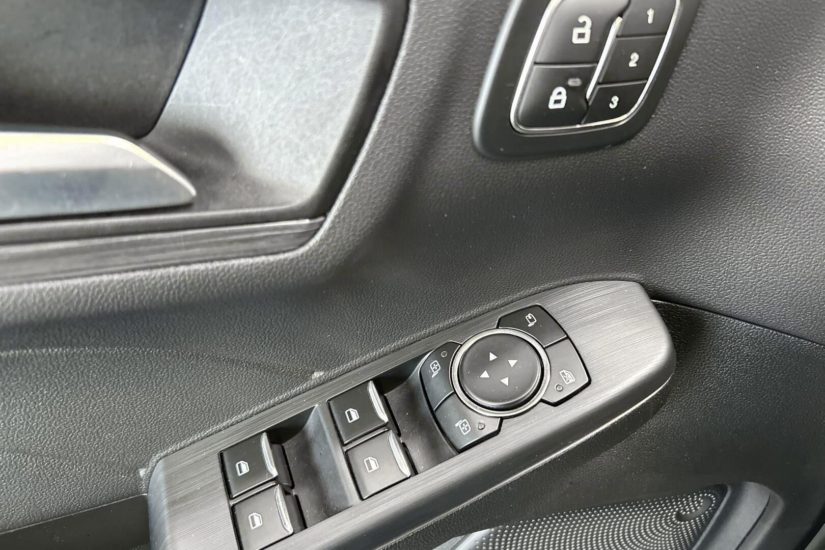 Ford Kuga iso kuva 15