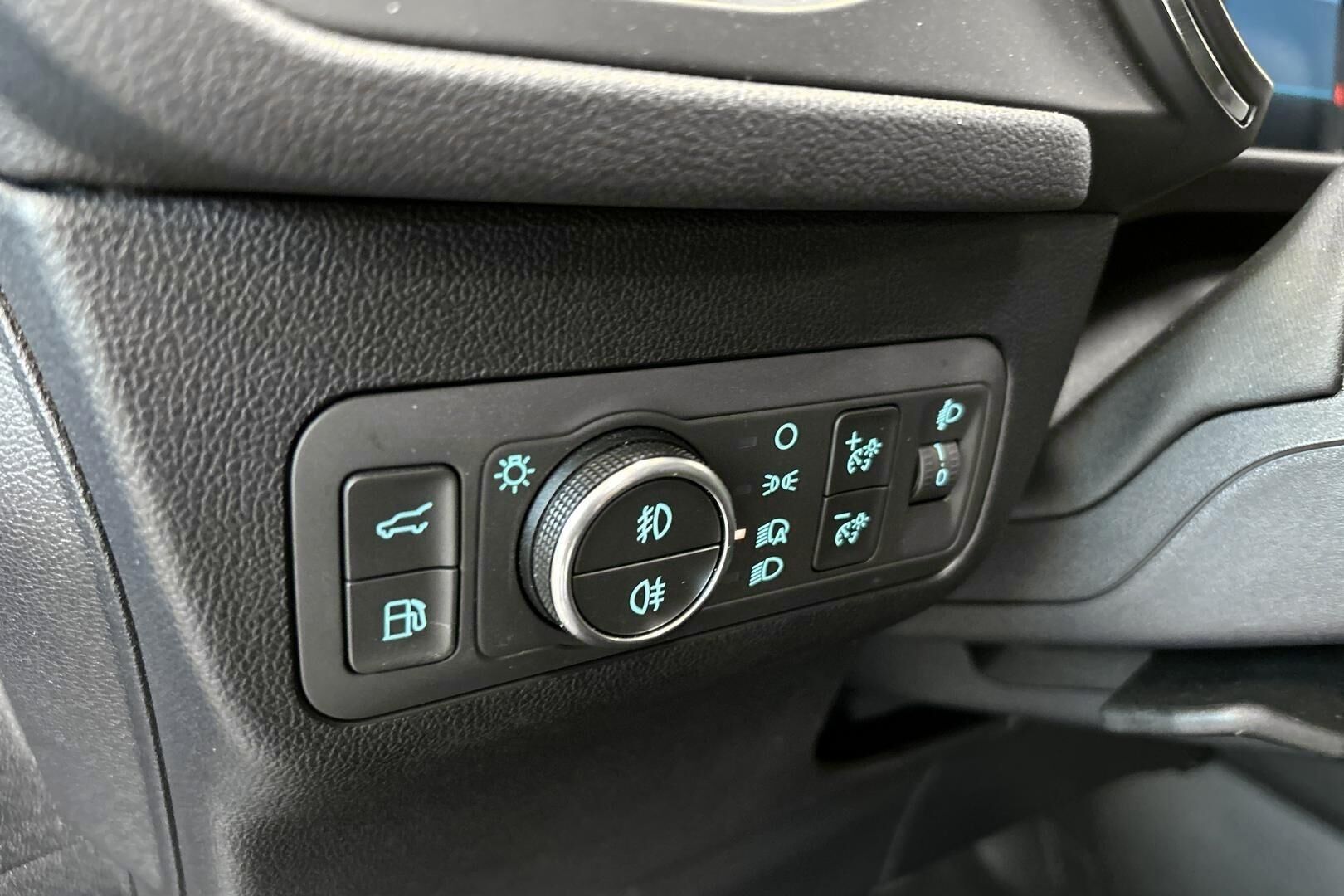 Ford Kuga iso kuva 16