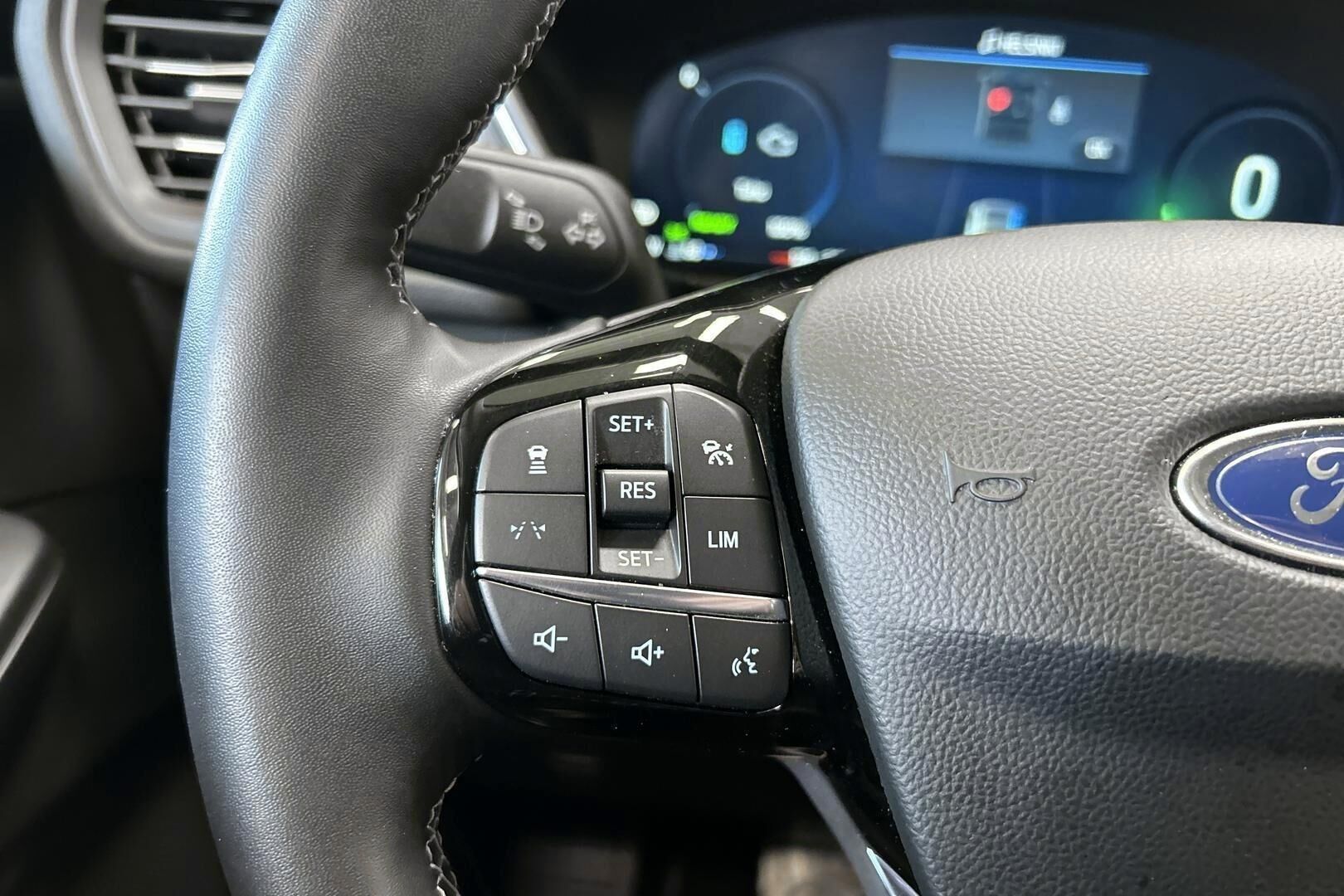 Ford Kuga iso kuva 20